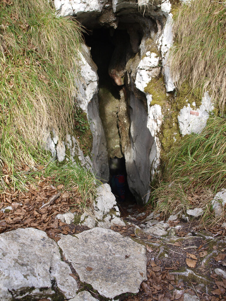 Boca de entrada de la cueva de Sastarri