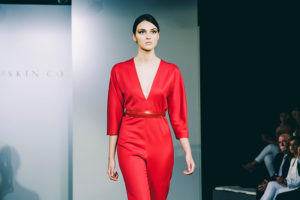 Desfile de The 2nd Skin Co en el Museo Balenciaga. Foto: Santiago Farizano