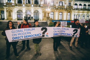 IMG7395 300x200 - El Foro Global sobre Democracia pone en pie de guerra a los movimientos sociales