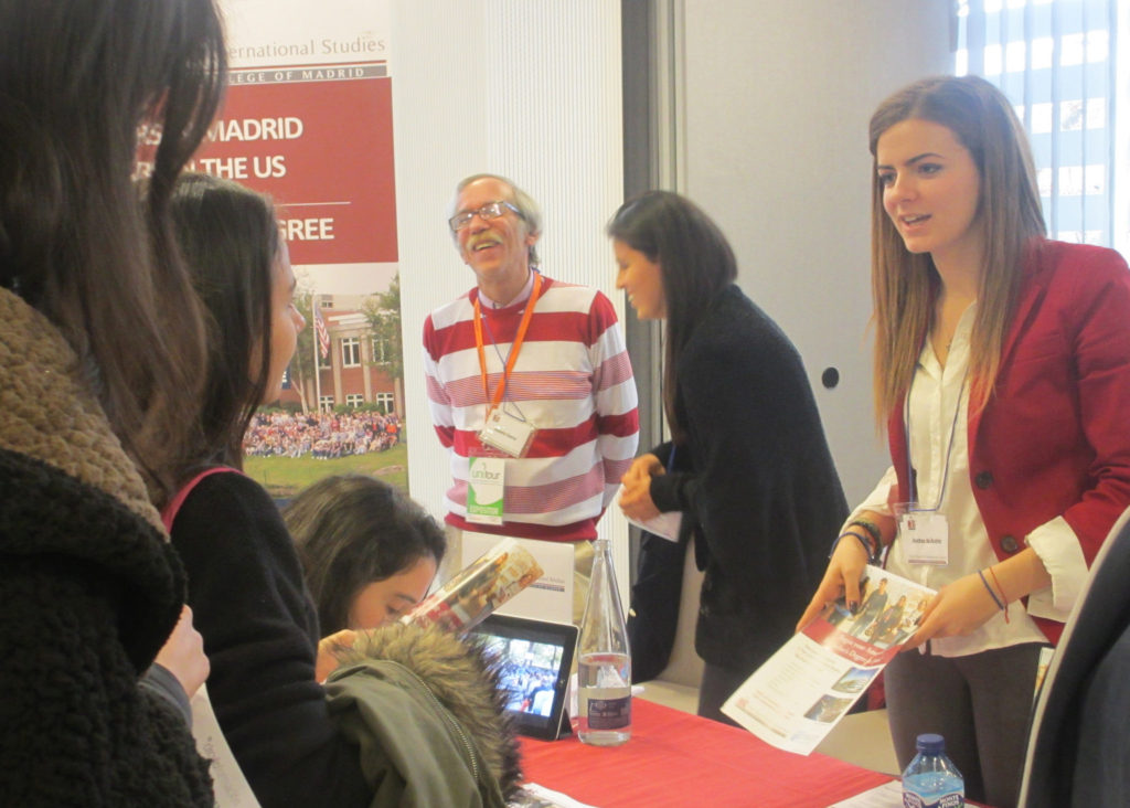 12436065345 7919b278a6 k Unitour, en el Kursaal, abre sus puertas para orientar a los futuros profesionales