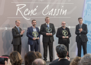 Los representantes de las tres entidades premiadas. Foto: Gobierno vasco