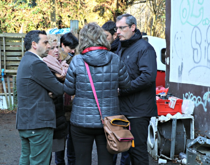 Imagen de la visita de responsables forales al lugar del incendio, la pasada semana. Foto: Diputación