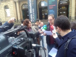 El representante de GuraSOS, Jose Mari Izeta, tras conocer la sentencia del TSJPV. Foto: A.E.