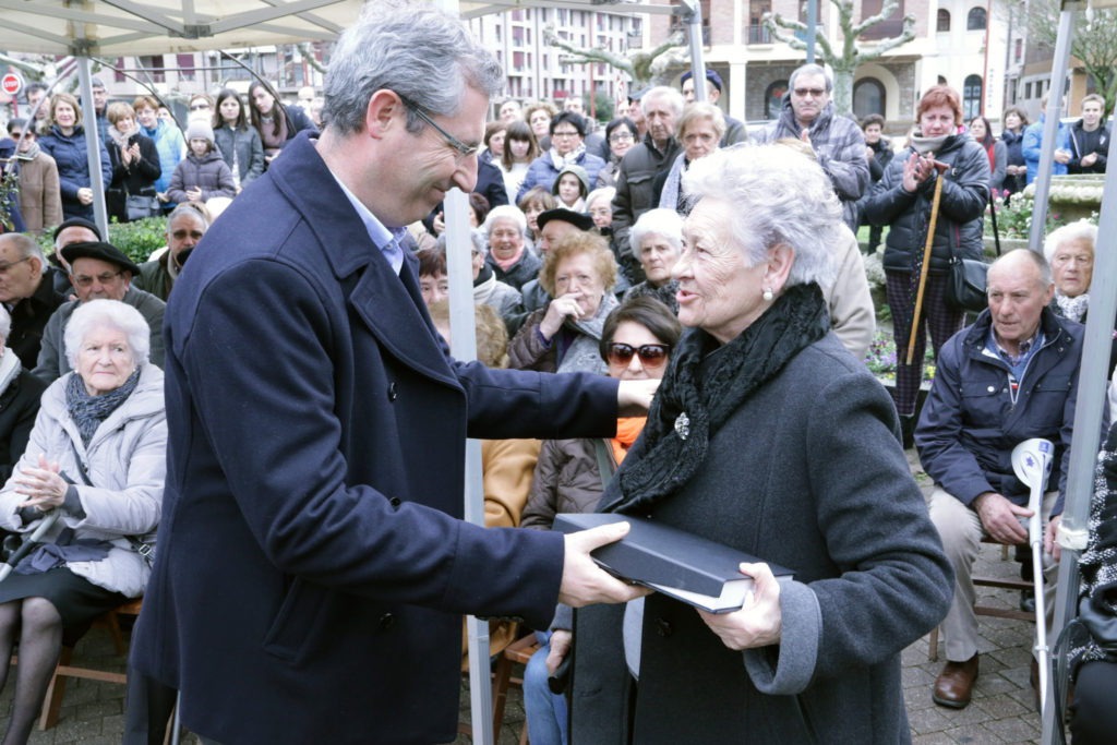 Homenaje en Zumaia a los gipuzkoanos expulsados durante la Guerra Civil 4 zumaiaHomenaje Homenaje en Zumaia a los gipuzkoanos expulsados durante la Guerra Civil