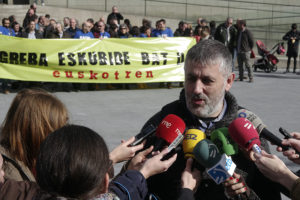 Paro y protesta de los trabajadores de Euskotren frente a los juzgados 3 Foto: Santiago Farizano