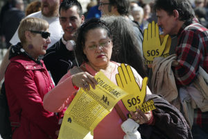 IMG5475 300x200 - Centenares de personas se manifiestan en favor del derecho de asilo