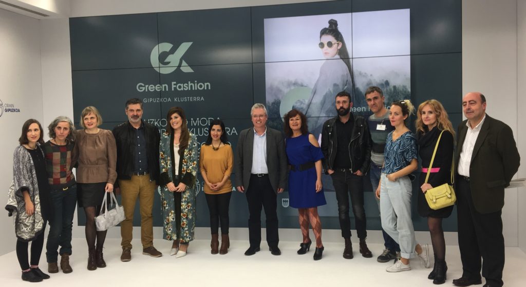 catalogo green El catálogo 'Green Fashion' ve la luz con ocho diseñadores gipuzkoanos de moda sostenible