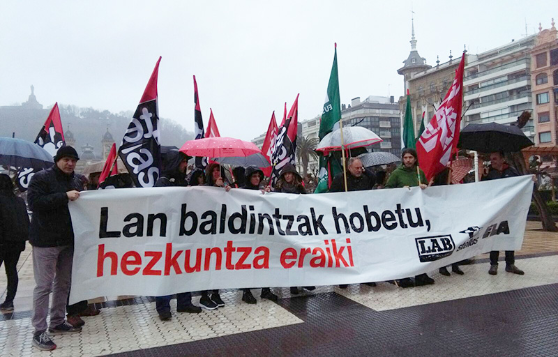 LAB, ELA y STEILAS llaman a sumarse el 22 a la huelga en educación 1 concentracion LAB, ELA y STEILAS llaman a sumarse el 22 a la huelga en educación