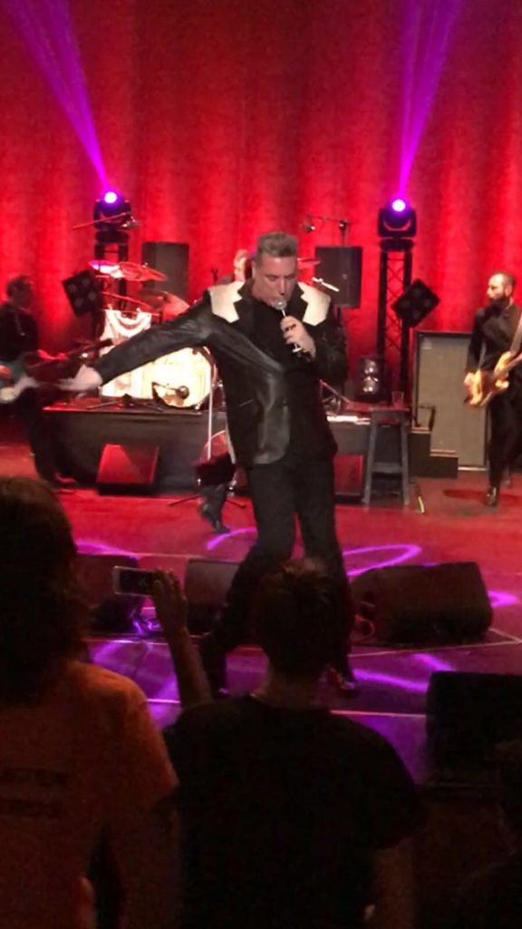 Loquillo levanta de las butacas al público del Kursaal a fuerza de rock 2 Loquillo concierto Loquillo levanta de las butacas al público del Kursaal a fuerza de rock