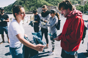 Recogida de basura marina en La Zurriola 6 Foto: Santiago Farizano