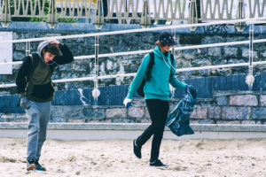 Recogida de basura marina en La Zurriola 7 Foto: Santiago Farizano