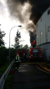 empresa surf Incendio en el polígono Ugaldetxo de Oiartzun