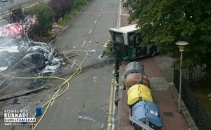 Accidente autobus camión (Ampliación) 17 heridos, uno grave, saldo del choque de un camión con un autobús a la altura de Irura