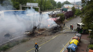 Villabona 2 300x169 - (Ampliación) 17 heridos, uno grave, saldo del choque de un camión con un autobús a la altura de Irura