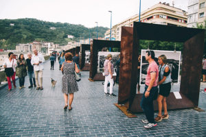 'Génesis' abandona La Zurriola tras asomar a miles de donostiarras y visitantes al mundo de la fotografía 3 donostitik salgado zurriola 2 'Génesis' abandona La Zurriola tras asomar a miles de donostiarras y visitantes al mundo de la fotografía