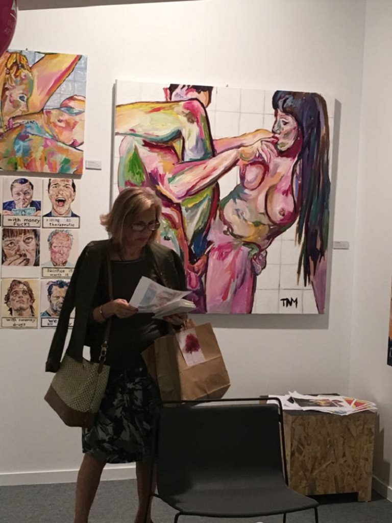 Ángela market La feria nocturna de arte mueve a aficionados y curiosos