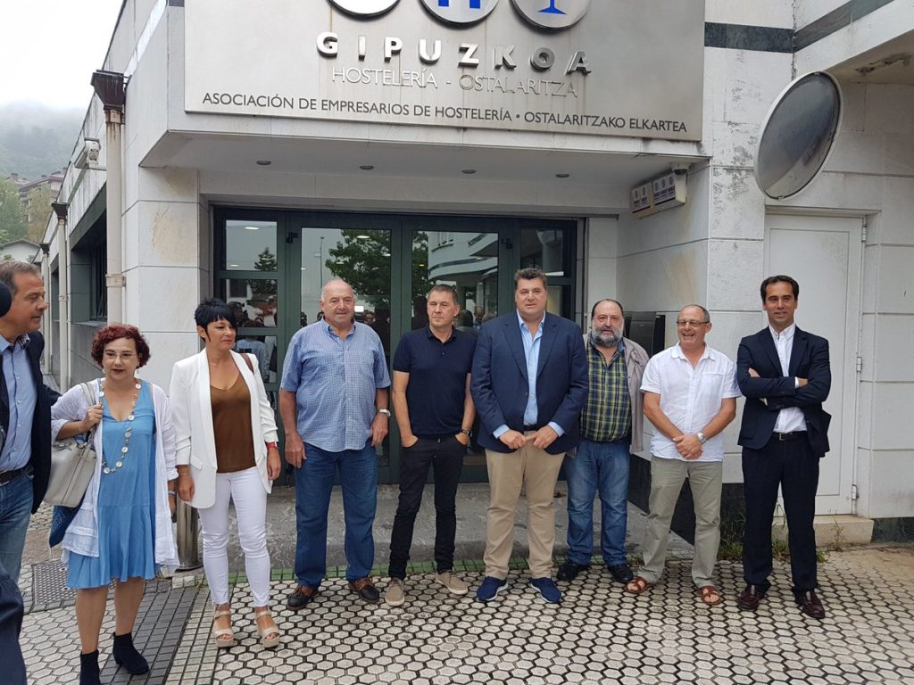 Otegi: "Hay más coincidencias que desavenencias con la asociación de hosteleros" 2 Bildu hosteleros Otegi: "Hay más coincidencias que desavenencias con la asociación de hosteleros"