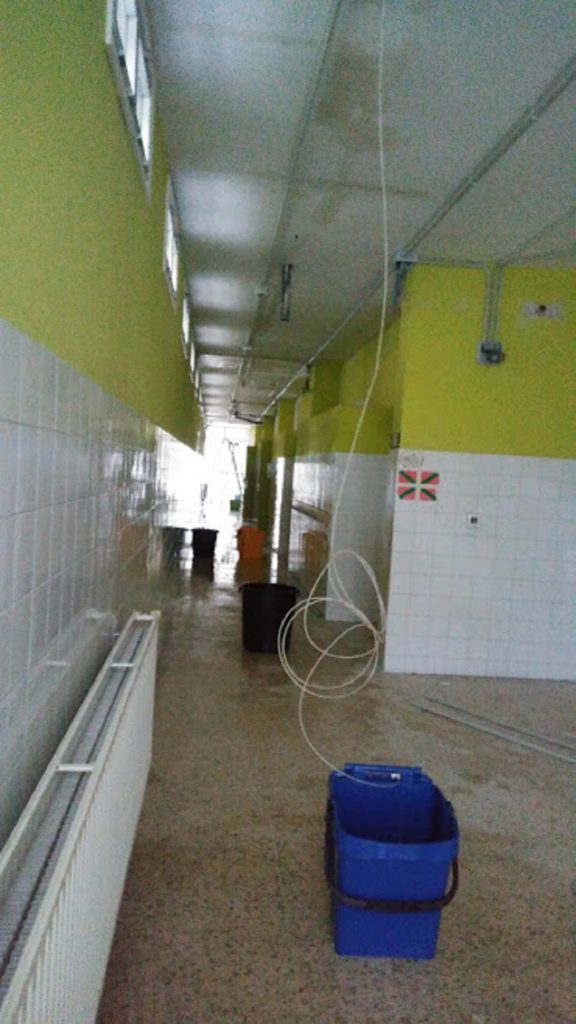 Las clases en la ikastola Jakintza comenzarán más tarde por "inundaciones y destrozos" 3 jakintza destrozos2 Las clases en la ikastola Jakintza comenzarán más tarde por "inundaciones y destrozos"
