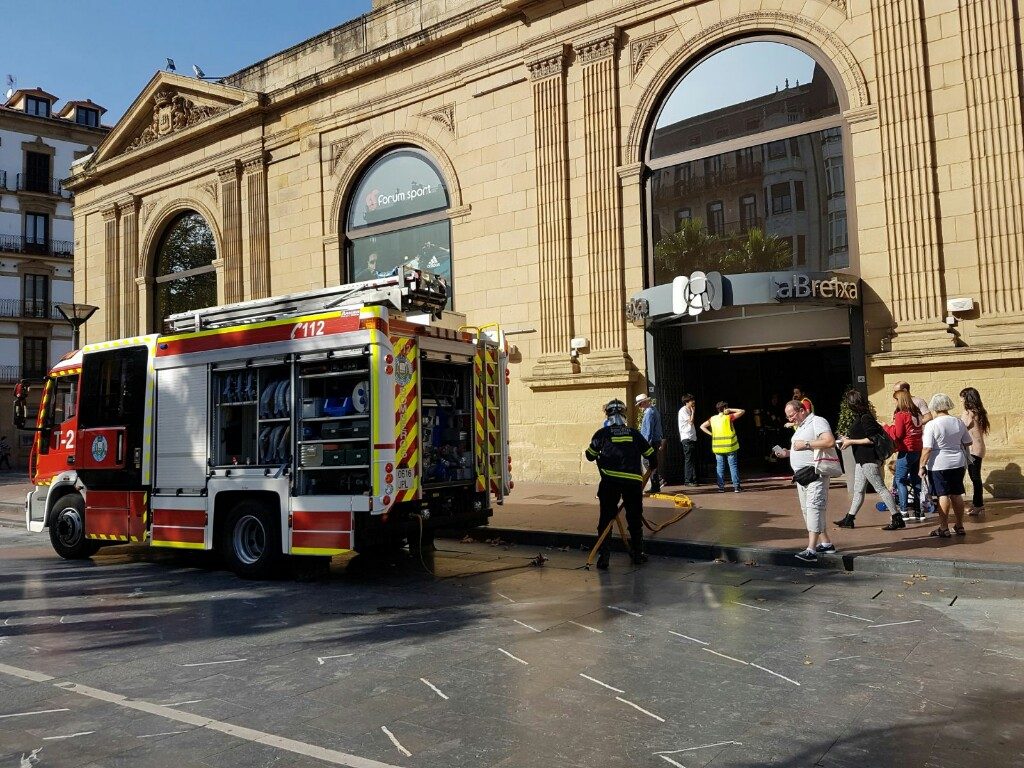 Un atendido por inhalación de humo en un fuego ya controlado en la Bretxa 9 IMG 20171026 WA0000 1024x768 Un atendido por inhalación de humo en un fuego ya controlado en la Bretxa