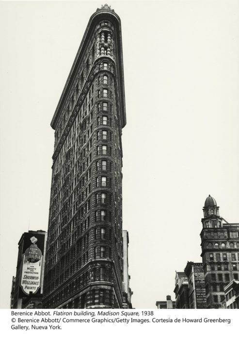 Berenice Abbott. Flatiron building. Madison Square 1938 La obra de la gran fotógrafa Berenice Abbott se exhibe ya en Tabakalera