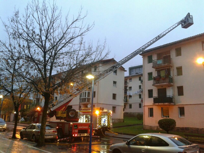 Cuatro viviendas desalojadas en Hernani por una chimenea 1 IMG 20171129 WA0004 Cuatro viviendas desalojadas en Hernani por una chimenea