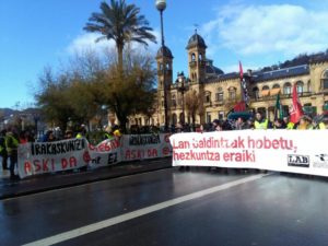 IMG 20171130 WA0005 800x600 Un 75% de seguimiento en la huelga de Educación y otra prevista para el 12 de diciembre