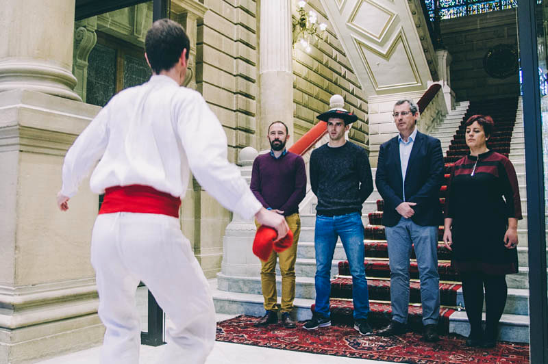 donostitik altuna iii homenaje 01 Jokin Altuna, recibido con honores en la Diputación