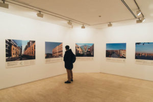 Cuatro exposiciones en Koldo Mitxelena para asomarnos a la arquitectura que nos rodea 6 donostitik mugak 02 Cuatro exposiciones en Koldo Mitxelena para asomarnos a la arquitectura que nos rodea