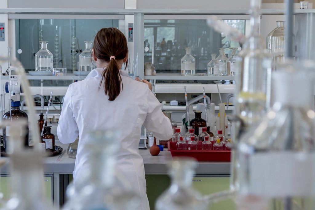 laboratory 2815641 1280 Eusko Jaurlaritzak Usurlbilgo gastroenteritisaren jatorri birikoa baieztatu du