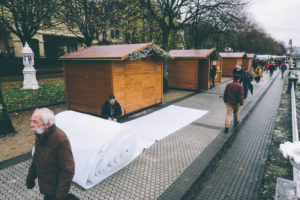 donostitik mercado navidad 02 Últimos preparativos para el mercado navideño y el encendido de luces