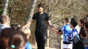 Foto entrenamiento 2 Los chavales de Gabonak Realarekin visitan a los jugadores de la Real Sociedad