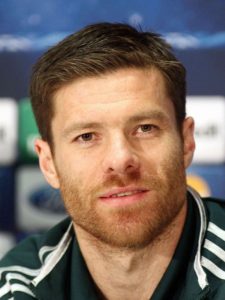 Xabi Alonso, Bernardo Atxaga, Ray Loriga y Toshack, entre otros, se apuntan a Korner 4 KOR XABI ALONSO Xabi Alonso, Bernardo Atxaga, Ray Loriga y Toshack, entre otros, se apuntan a Korner