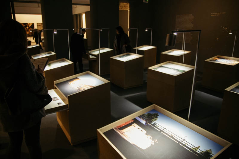 'Luces en la memoria', exposición sobre los crímenes de ETA, en Koldo Mitxelena. Foto: Santiago Farizano