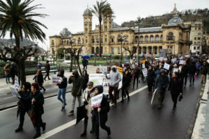 IMG4126 300x200 - Cerca de 300 personas en la Marcha contra el Racismo y la Xenofobia en Donostia