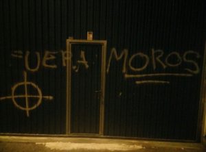Racistas 300x222 - Vecinos de Hernani se movilizan contra las pintadas racistas de la mezquita