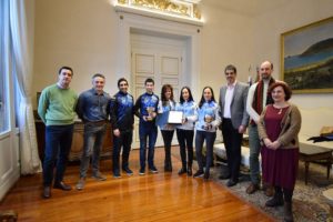 Recibidos con honores en el Ayuntamiento los equipos Txuri-Berri de Curling y Txuri Urdin de Hockey Hielo 3 Recibimiento2 Recibidos con honores en el Ayuntamiento los equipos Txuri-Berri de Curling y Txuri Urdin de Hockey Hielo