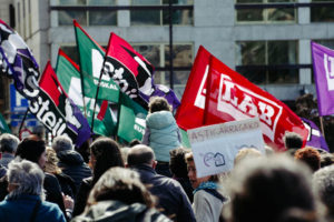 donostitik manifestacion educacion 02 Miles de personas salen a la calle para reclamar una enseñanza con más medios