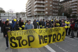 donostitik metro 01 Satorralaia se manifiesta contra el metro en las obras del Antiguo
