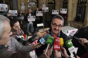 stop deshaucios 01 La ordenanza de viviendas turísticas ya es realidad en un clima de desacuerdo