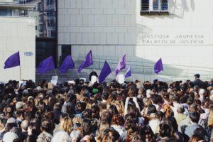 2018 04 26 07.34.26 1 800x533 300x200 - Donostia se rebela contra la sentencia de La Manada