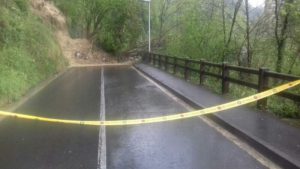 Desprendimiento en la subida a Errondo a causa de la lluvia 3 IMG 20180412 WA0026 800x450 Desprendimiento en la subida a Errondo a causa de la lluvia