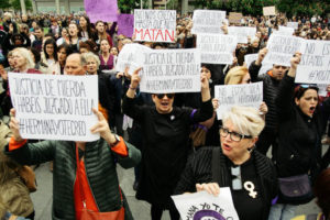 donostitik sentencia la manada 08 300x200 - La sentencia contra 'La Manada' vuelve a congregar protestas en Donostia