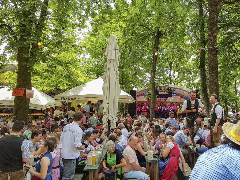De excursión a la feria de la cerveza alemana del “Berg” 25 2018 05 26 133415 Alemania Berg 49°2645.999 N 11°442.999 E De excursión a la feria de la cerveza alemana del “Berg”