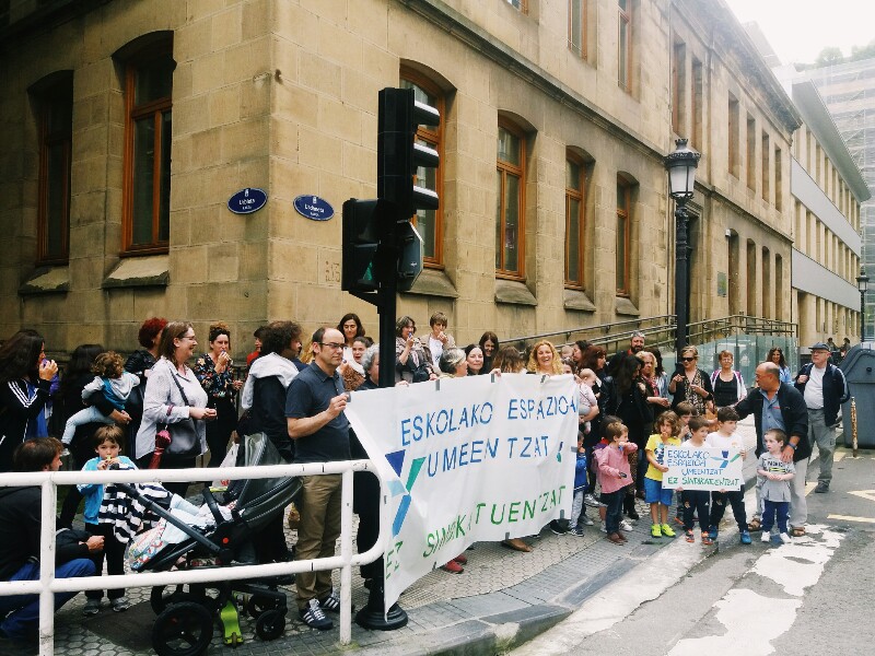 Los sindicatos achacan a "la política de recortes" el problema de espacio en el centro escolar Amara Berri de Urbieta 1 2018 06 19 02.41.52 1 Los sindicatos achacan a "la política de recortes" el problema de espacio en el centro escolar Amara Berri de Urbieta