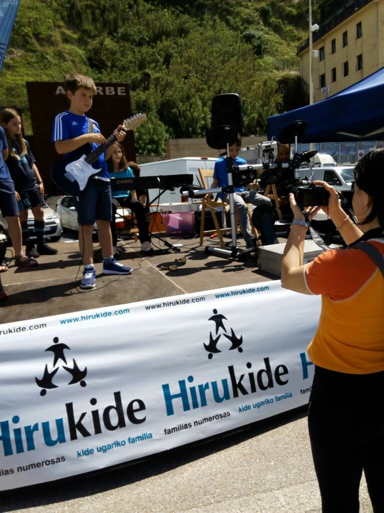 IMG 20180617 WA0010 768x1024 Hirukide celebra en Sagües una exitosa fiesta de las familias