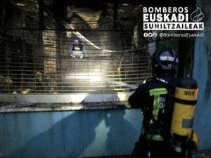 Cinco personas realojadas tras un incendio en la calle Los Luises de Intxaurrondo 5 LosLuises1 Cinco personas realojadas tras un incendio en la calle Los Luises de Intxaurrondo