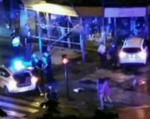 2018 07 29 09.31.30 1 800x637 300x239 - Dos atendidos en el hospital después de empotrarse un taxi en un escaparate de Sancho el Sabio