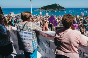 Los pensionistas gipuzkoanos trasladan sus reivindicaciones al Palacio Miramar 5 DSF8056 Los pensionistas gipuzkoanos trasladan sus reivindicaciones al Palacio Miramar