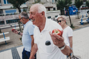 IMG0353 300x200 - Una campaña saludable repartirá 20.000 piezas de fruta en las playas de Gipuzkoa