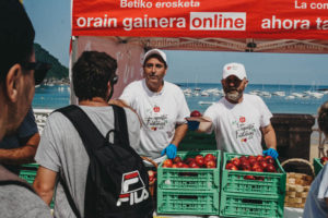 IMG0406 Una campaña saludable repartirá 20.000 piezas de fruta en las playas de Gipuzkoa